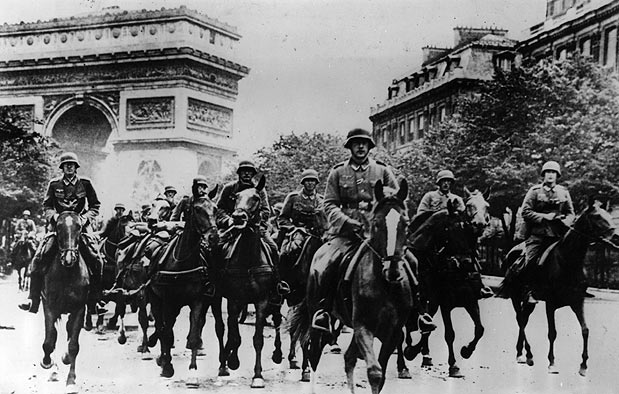 Tropas nazistas desfilam por Paris em 14 de junho -  Foto: Getty Images