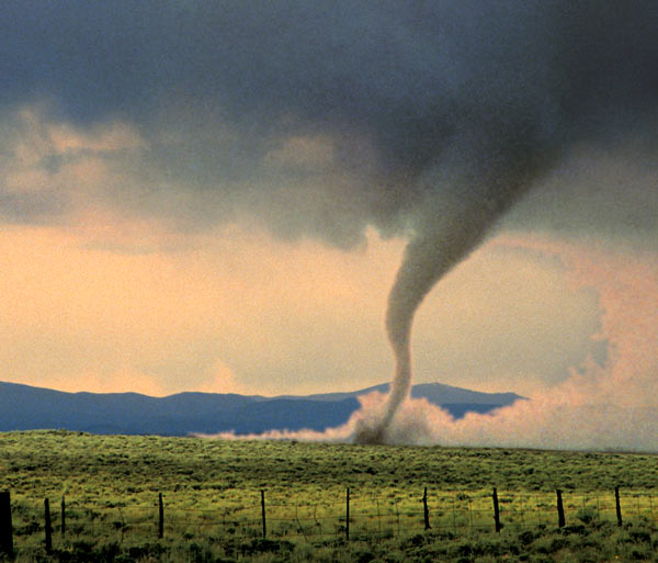 Tornados e Furacões no Brasil e no mundo fotos, como se formam e o que